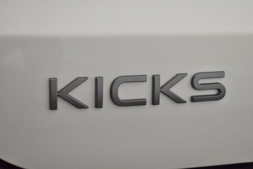 Certified Used 2025 White Nissan SR image 9