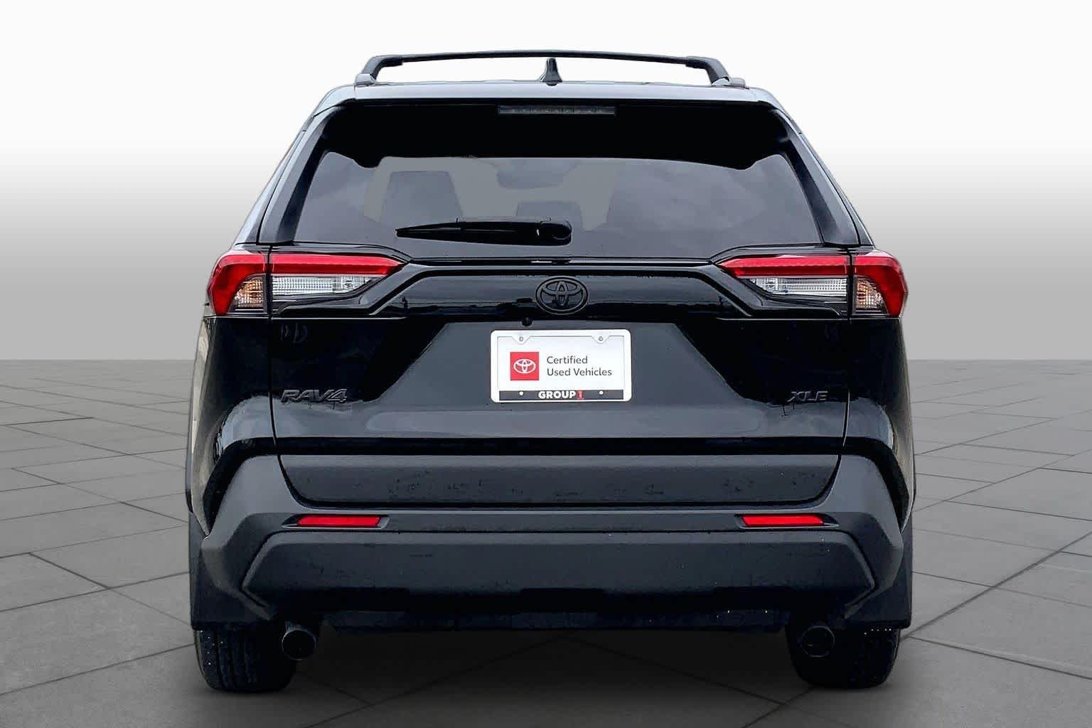 Used 2025 Midnight Black Metallic Toyota XLE image 5
