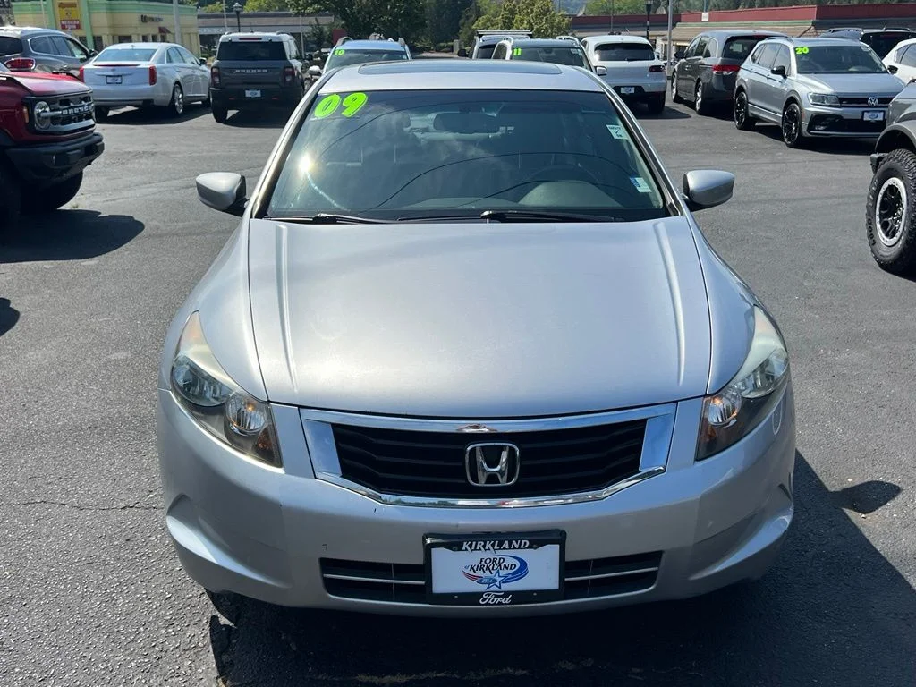 Used 2009 Alabaster Silver Metallic Honda EX-L image 4