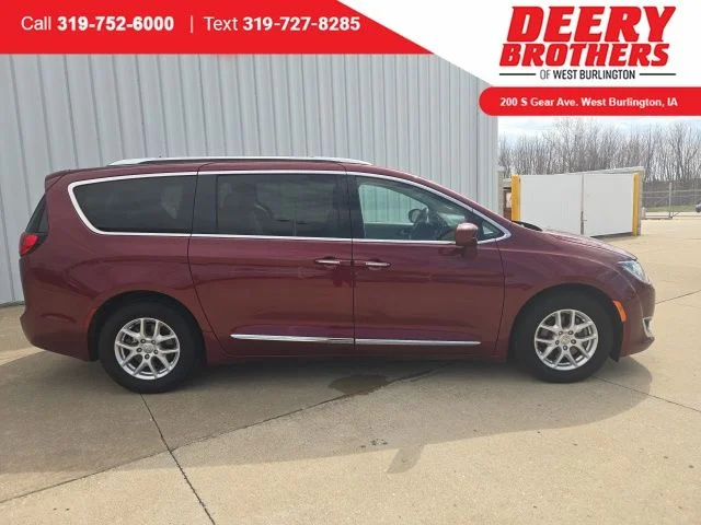 2020 Chrysler Pacifica Touring L's photo