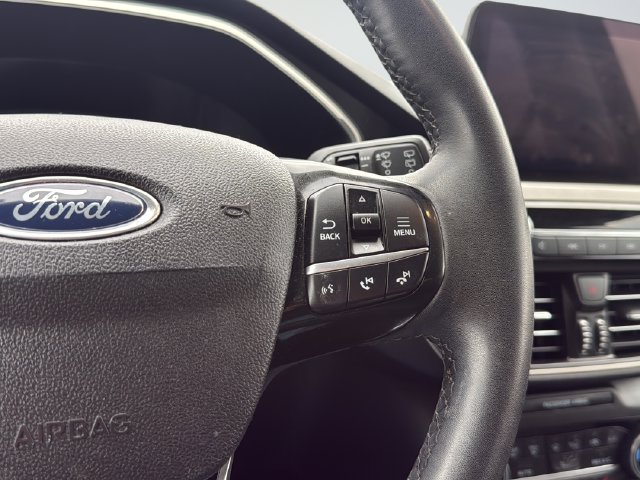 Used 2022 Silver Ford SE image 14