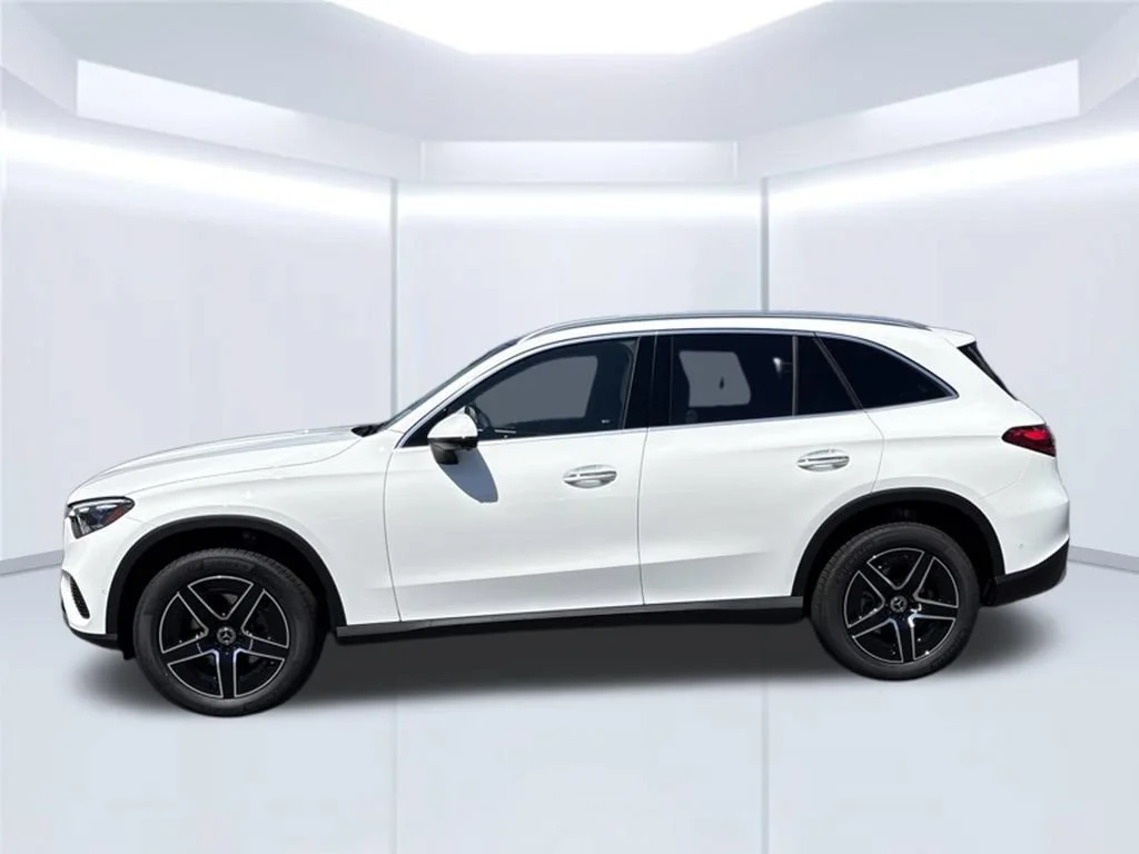 New 2027 Polar White Mercedes-Benz GLC 300 image 2