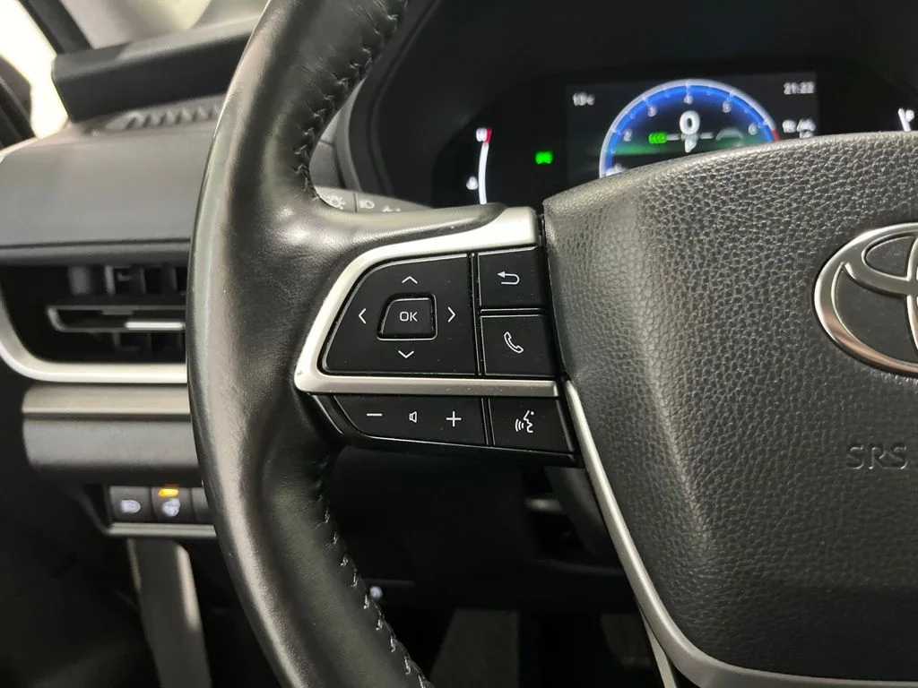 Used 2024 White Toyota XLE image 5