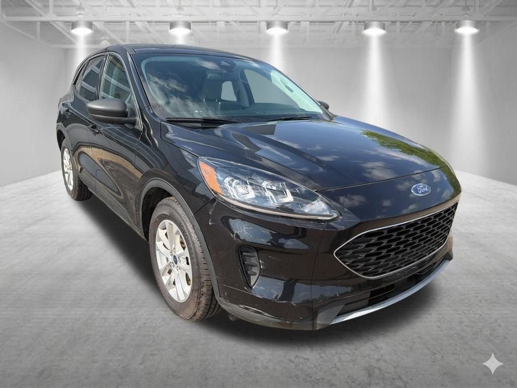 Used 2022 Ford Escape SE with VIN 1FMCU0G6XNUA47821 for sale in Jefferson, OH