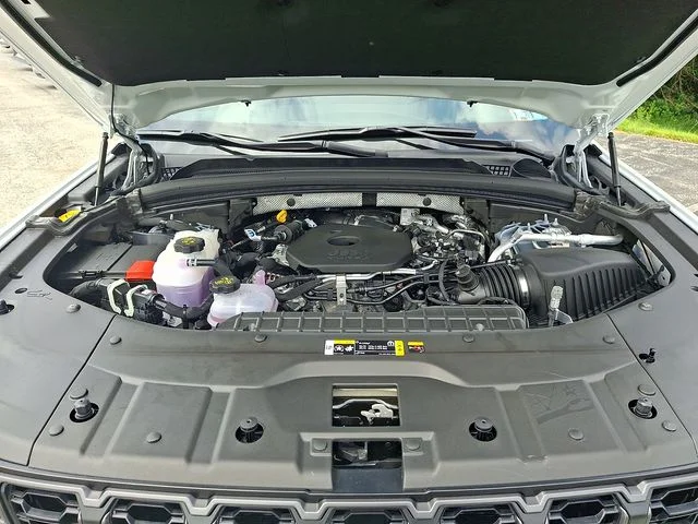 New 2026 White/off-white Jeep Laredo Altitude image 20