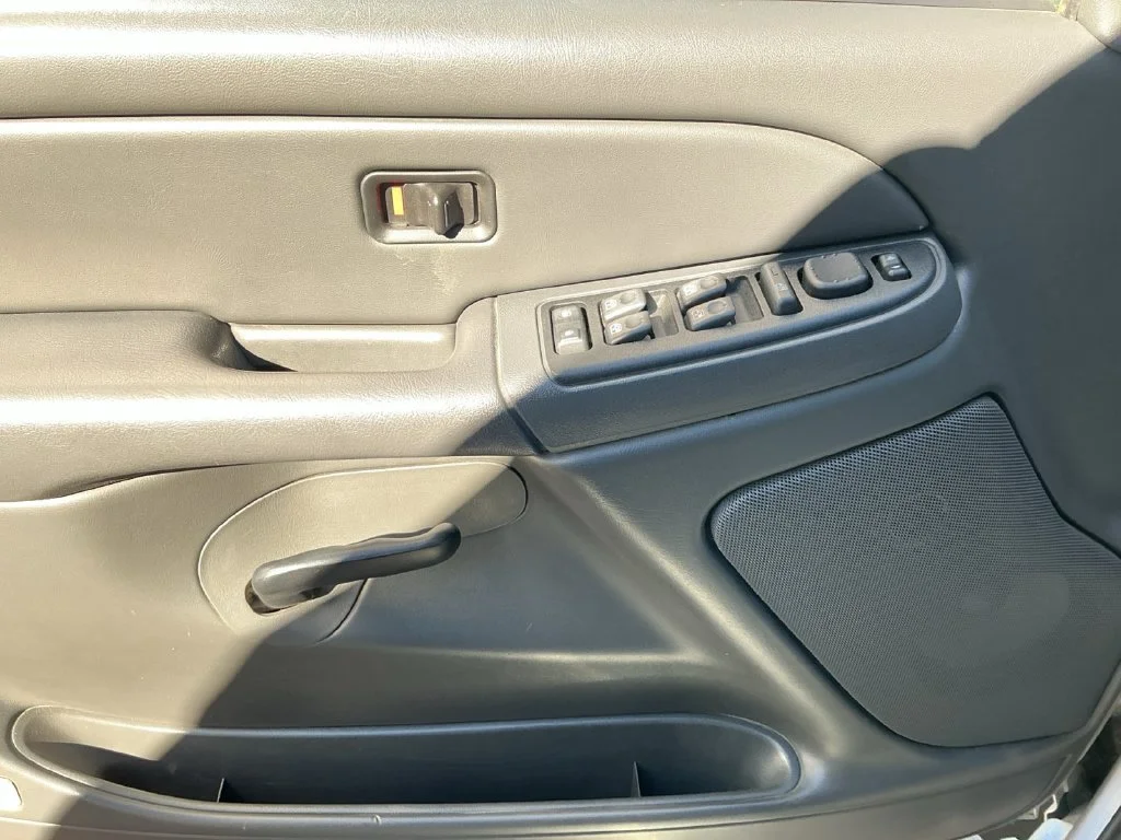 Used 2007 Silver Birch Metallic Chevrolet LT1 image 14