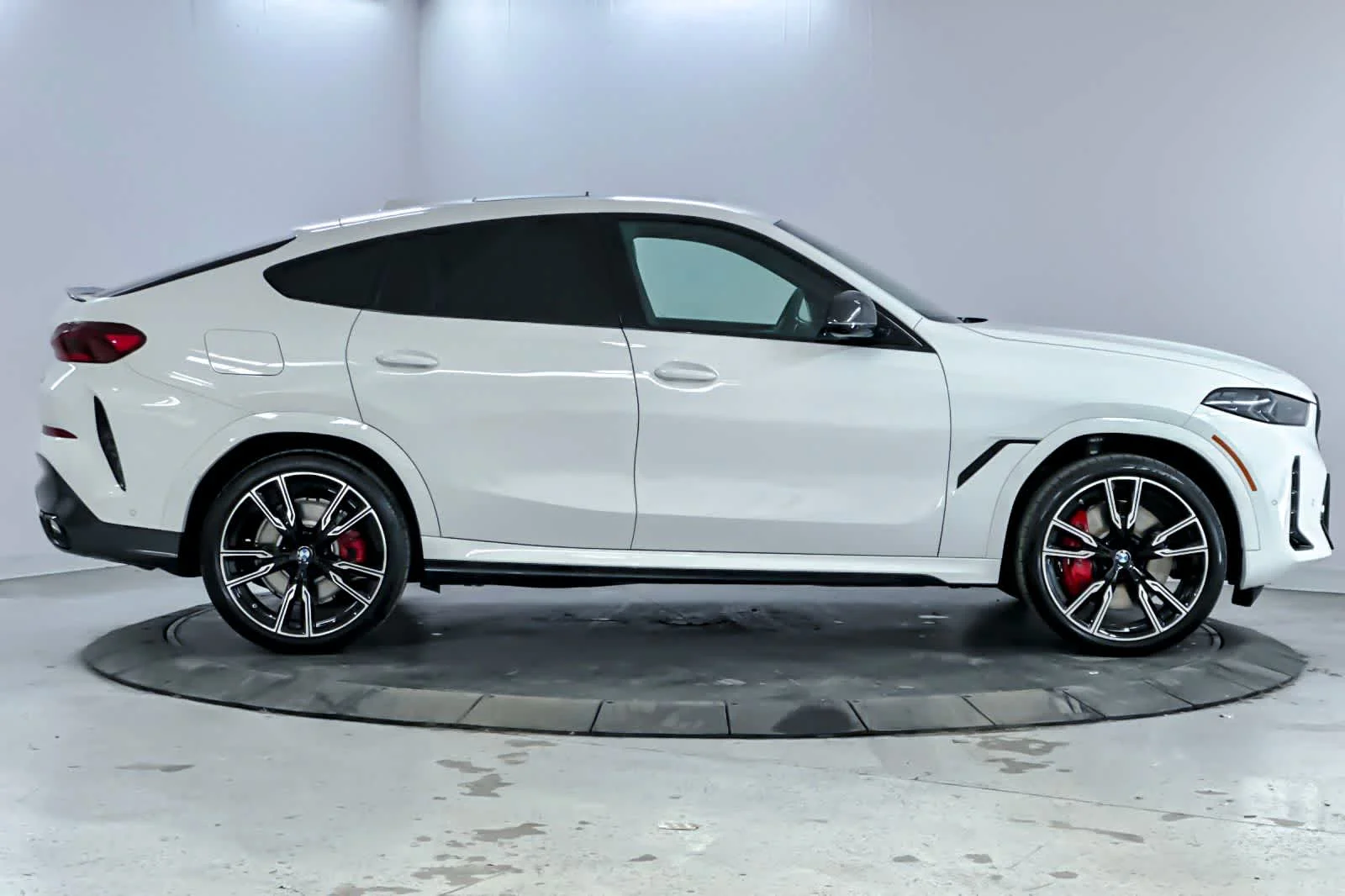 2026 BMW X6 M60i - Photo 8