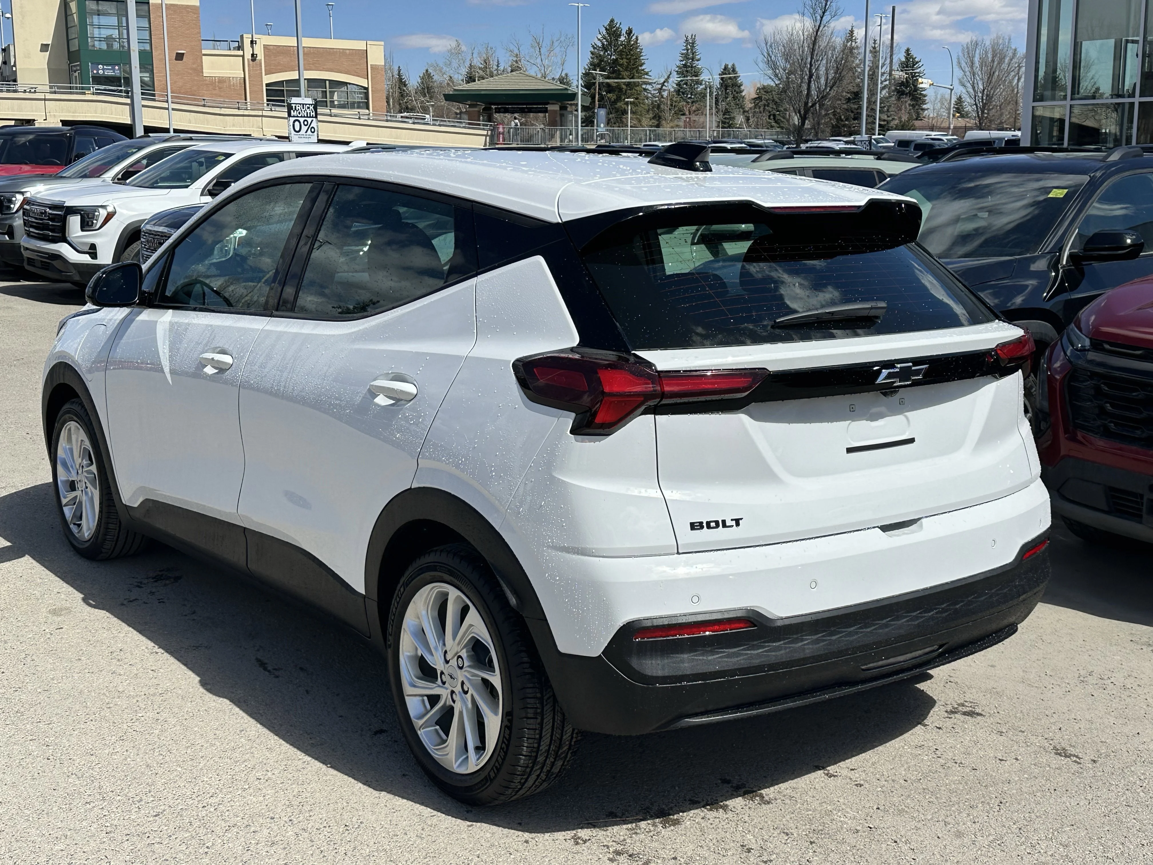 New 2027 Summit White Chevrolet LT image 4