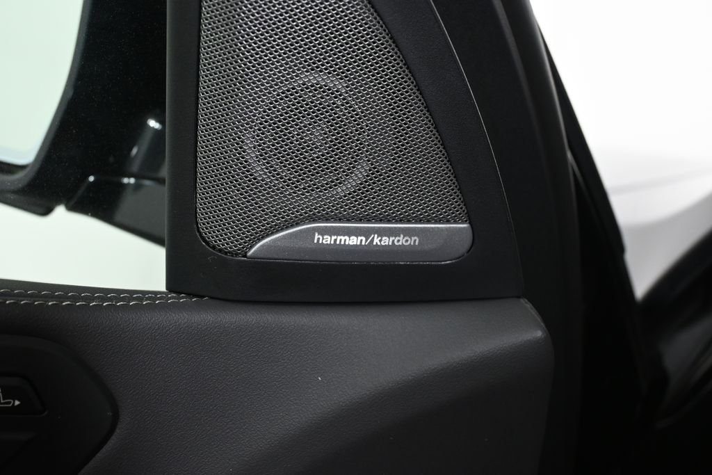 Used 2027 Black Sapphire Metallic BMW xDrive40i image 29