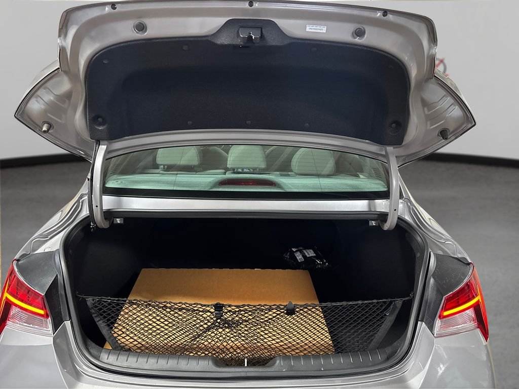 2025 Hyundai Elantra SEL - Photo 11