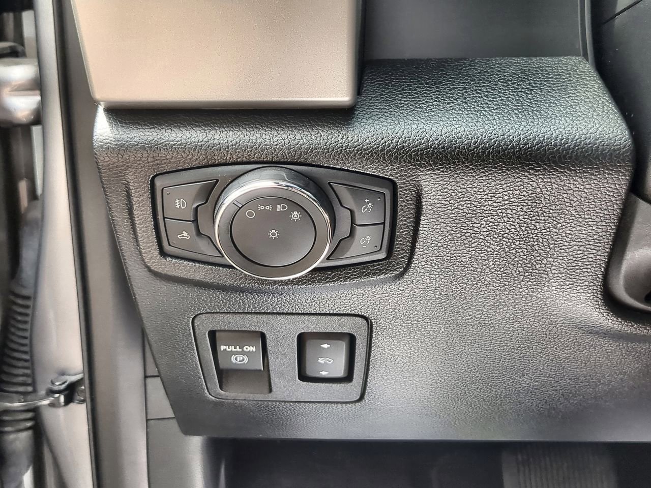 Used 2020 Silver Ford XL image 18
