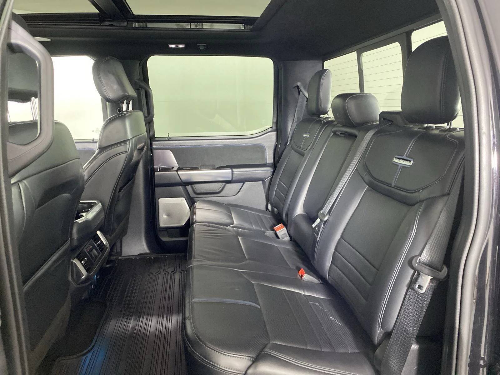 Used 2024 Agate Black Ford Platinum image 30