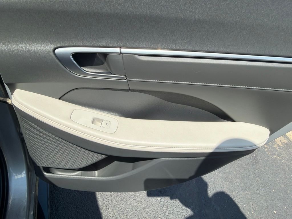 Used 2023 Silver Hyundai Limited image 19