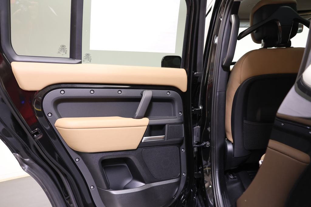 New 2026 Santorini Black Land Rover S image 32
