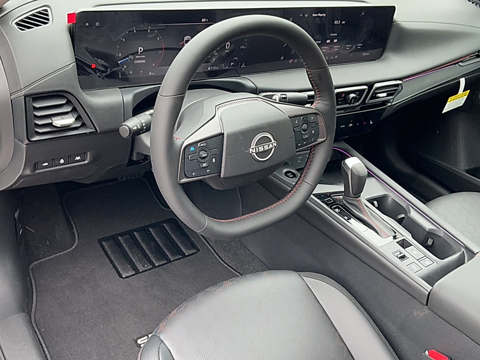 New 2026 Aspen White Tricoat/Super Black Nissan SR image 8