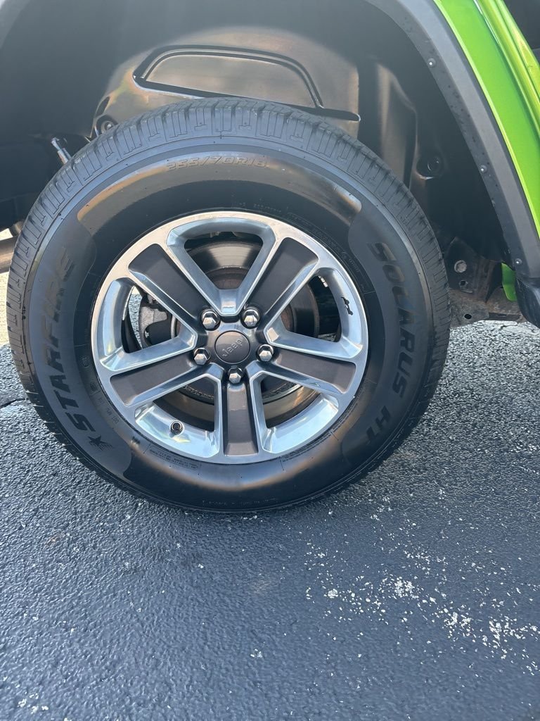 Used 2019 Green Jeep Unlimited Sahara image 11