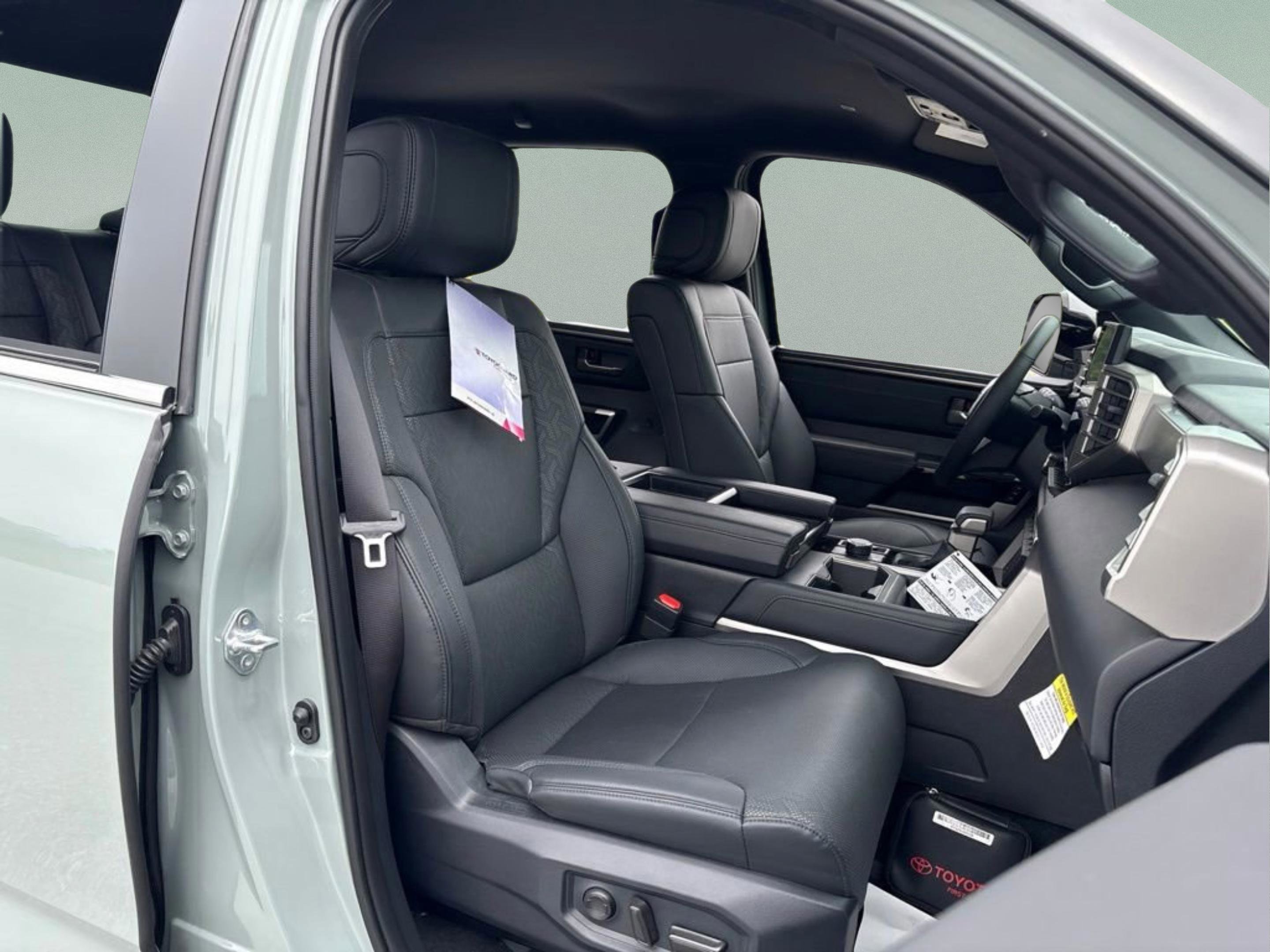 2025 Toyota Tundra Limited - Photo 32