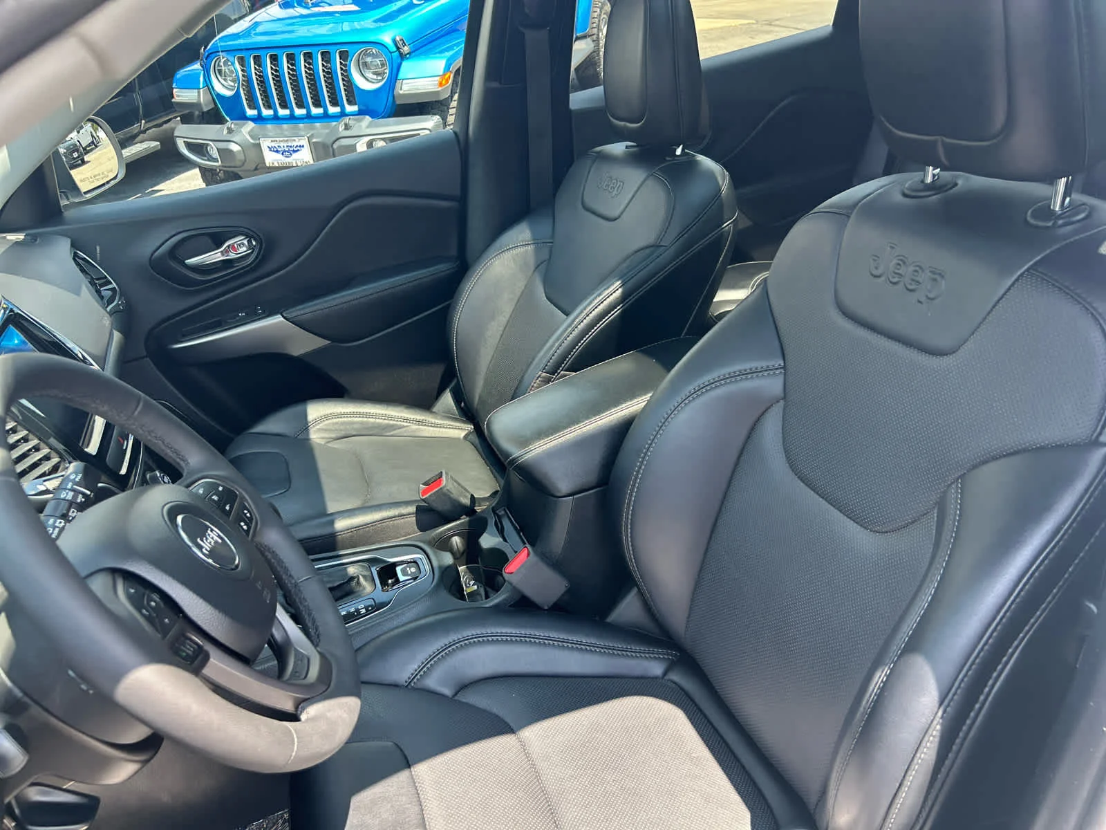 Used 2022 Bright White Clearcoat Jeep Limited image 12