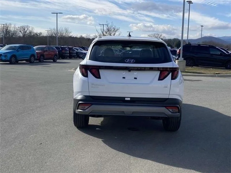 Used 2025 Serenity White Pearl Hyundai SE image 5