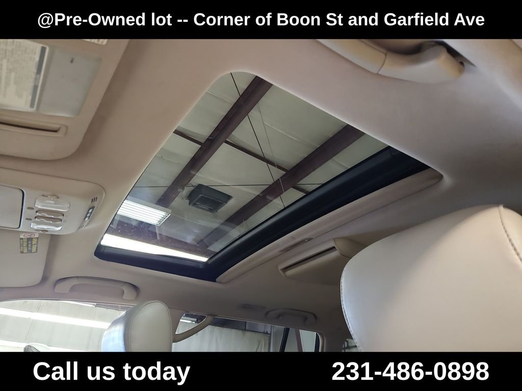Used 2004  Toyota Base image 12