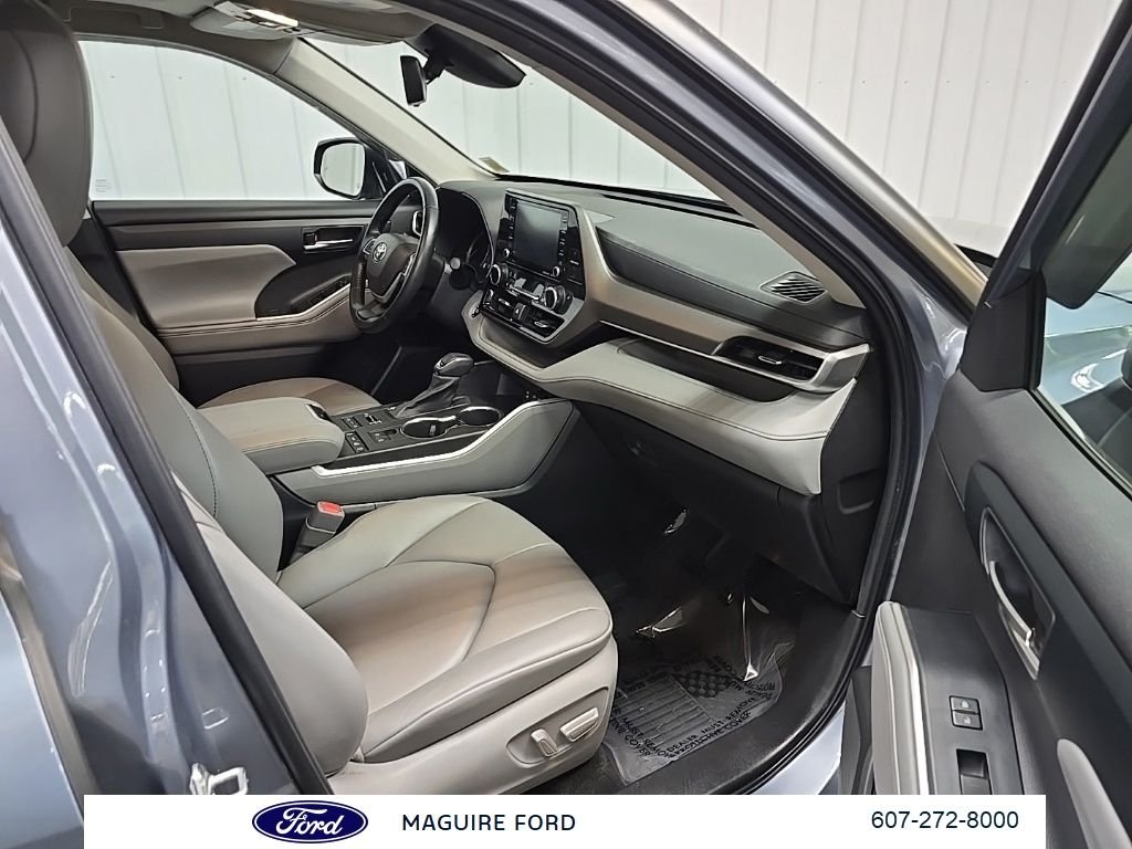 Used 2022 Moon Dust Toyota XLE image 19