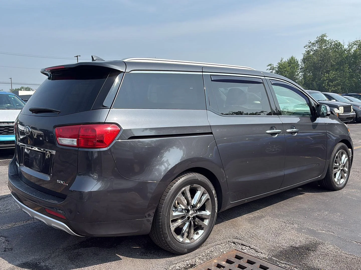 Used 2016 Platinum Graphite Kia Limited image 19