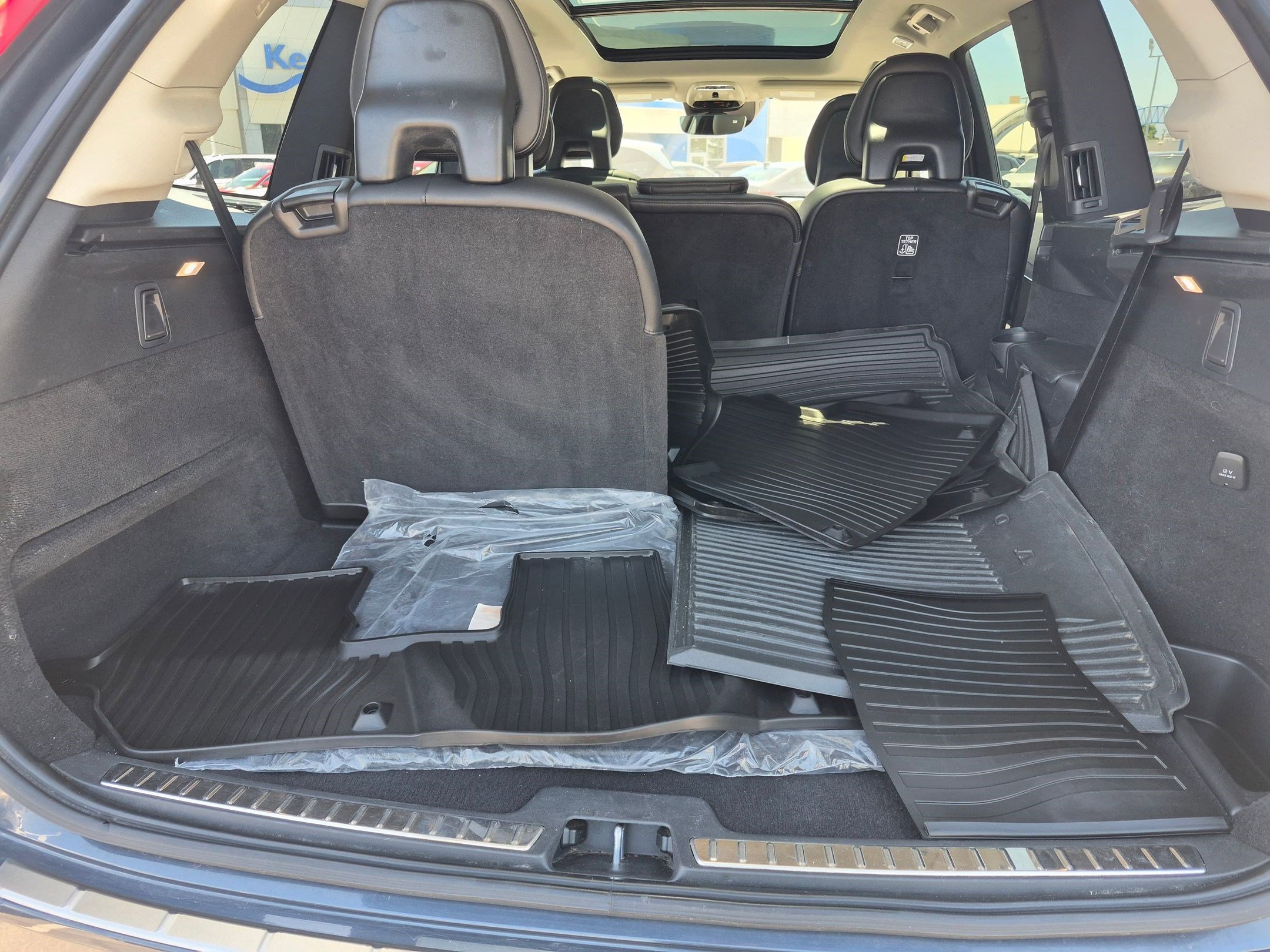 Used 2021 Denim Blue Metallic Volvo Momentum image 29