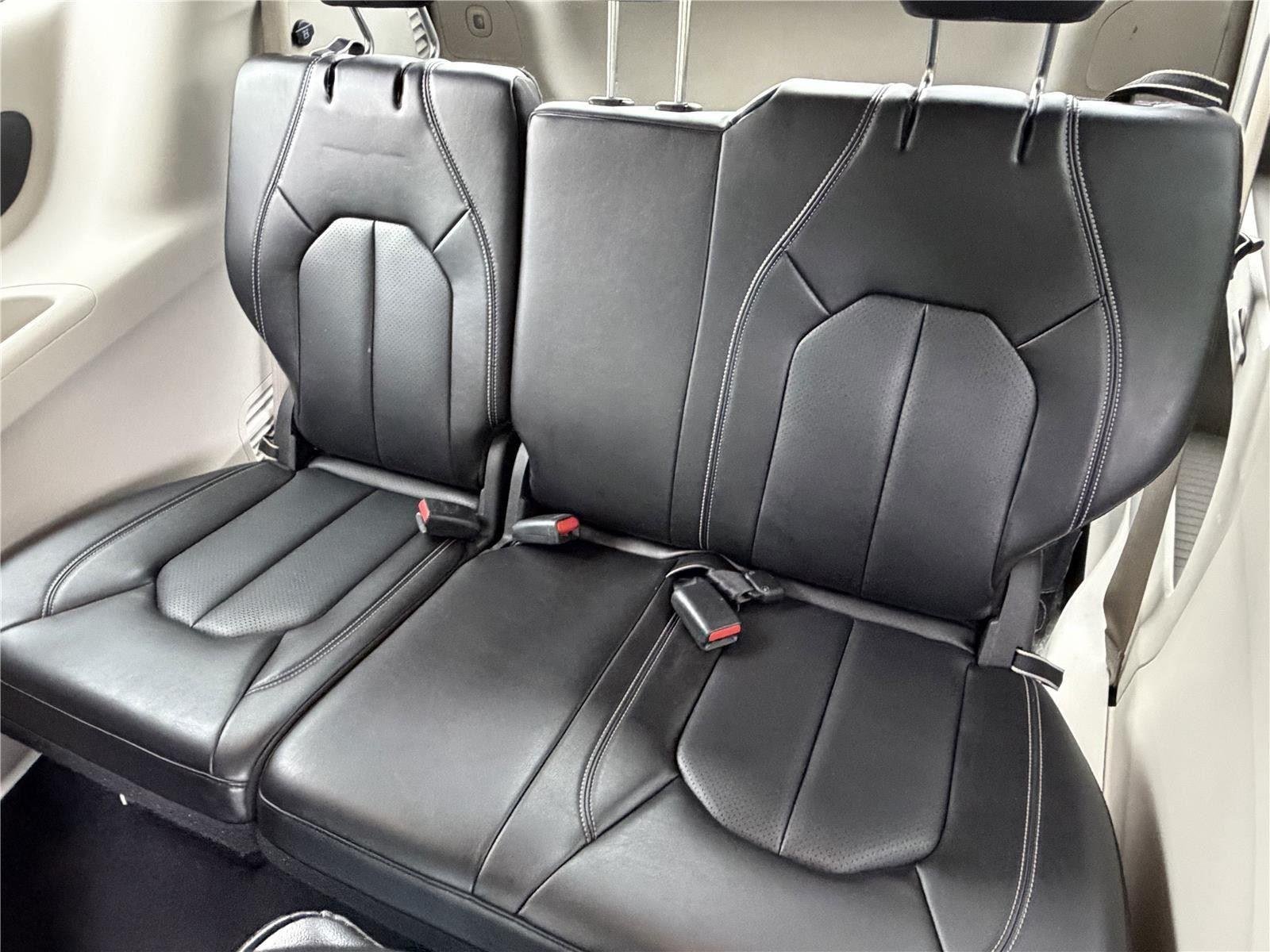 Used 2023 Bright White Clearcoat Chrysler Touring L image 32