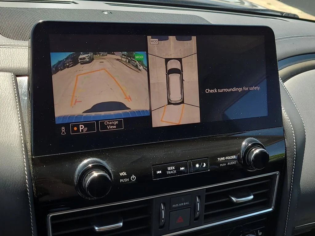Used 2024 Gray INFINITI LUXE image 27