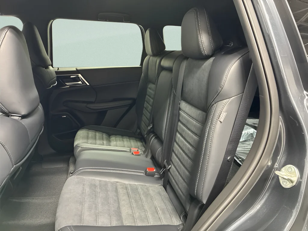 New 2026 Graphite Gray Mitsubishi LE 1.5T S-AWC image 25
