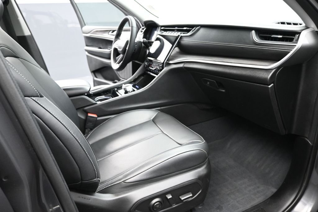 Used 2023 Gray Jeep Limited image 19