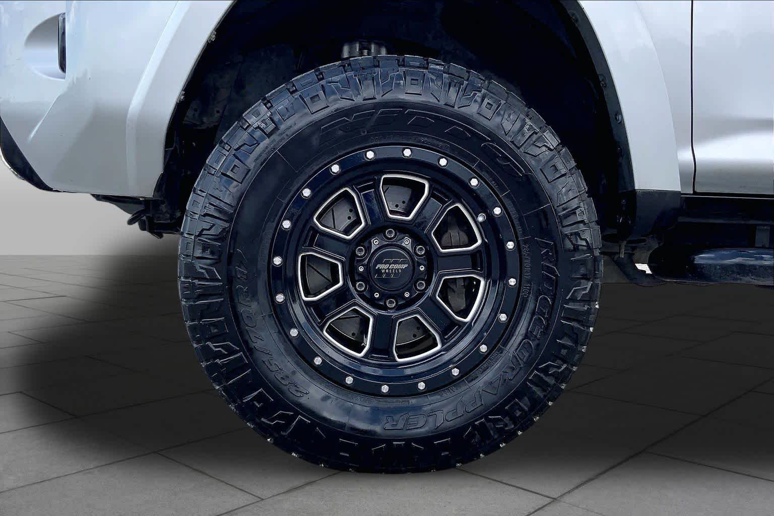 Used 2016 Classic Silver Metallic Toyota SR5 image 11
