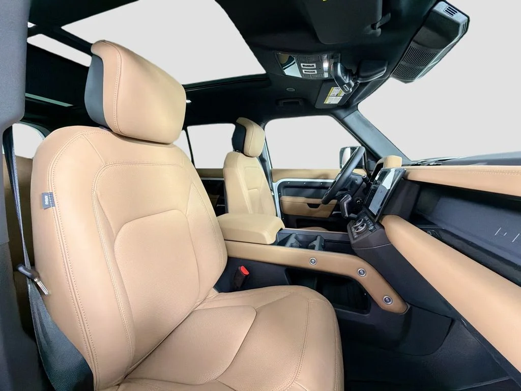 New 2026 Fuji White Land Rover X-Dynamic SE image 30