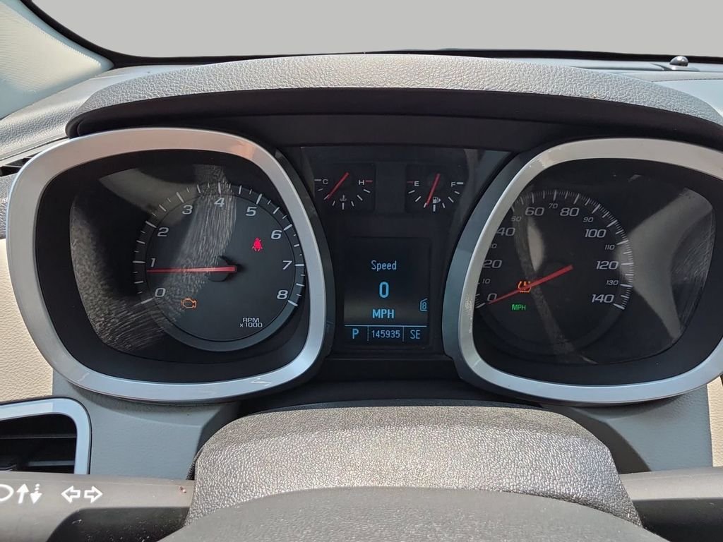 Used 2011 Silver Chevrolet LT image 24