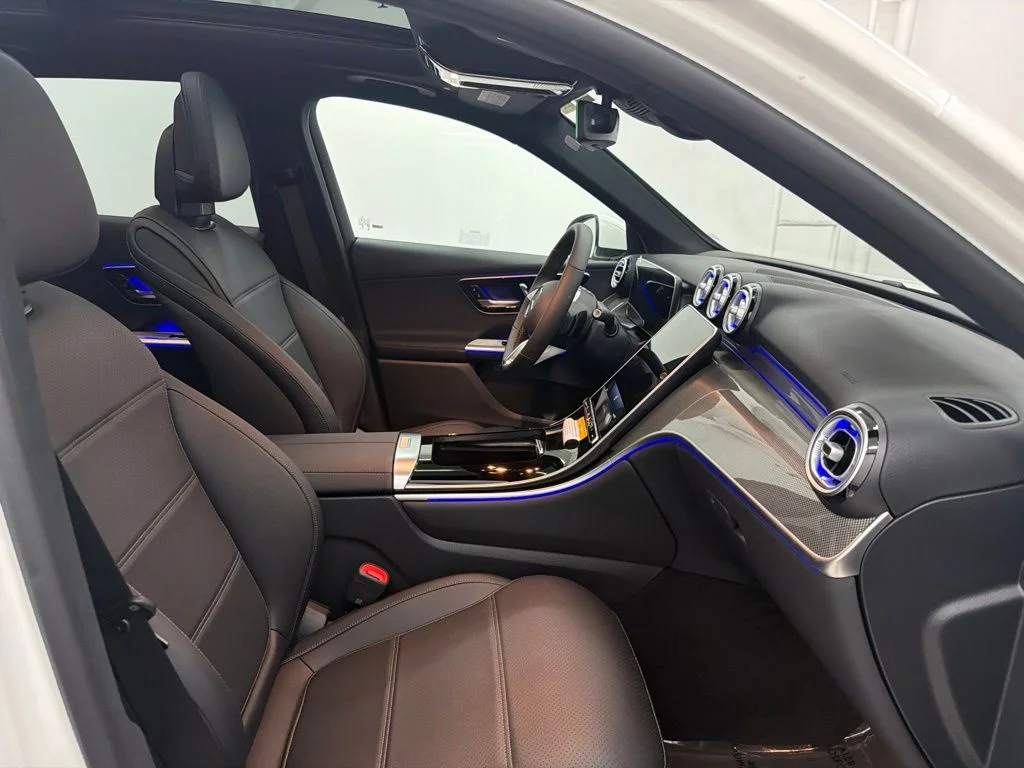 New 2027 White Mercedes-Benz GLC 300 image 71