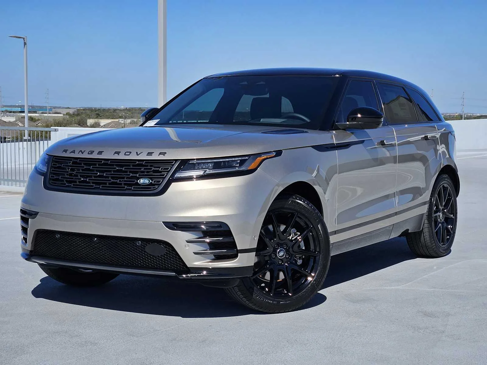 2026 Land Rover Range Rover Velar P250 Dynamic SE's photo
