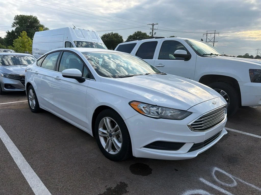 Used 2018 White Ford SE image 3