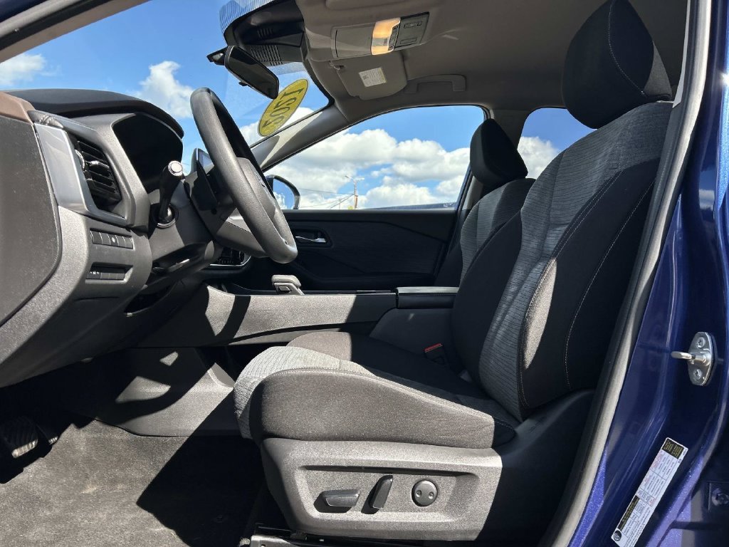 Used 2021 Blue Nissan SV image 13