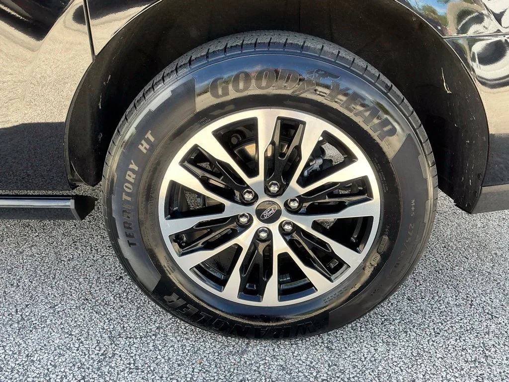 Used 2025 Black Ford Platinum image 19