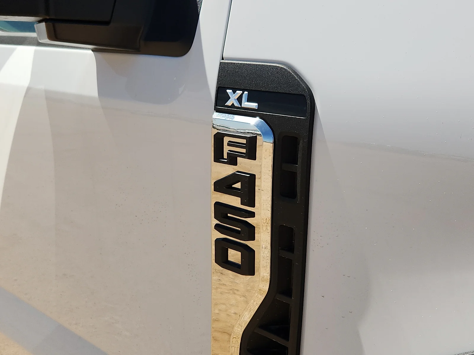 New 2026 Oxford White Ford F-450® XL image 10