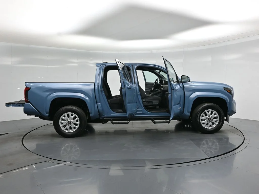 Used 2026 Blue Toyota SR5 image 4