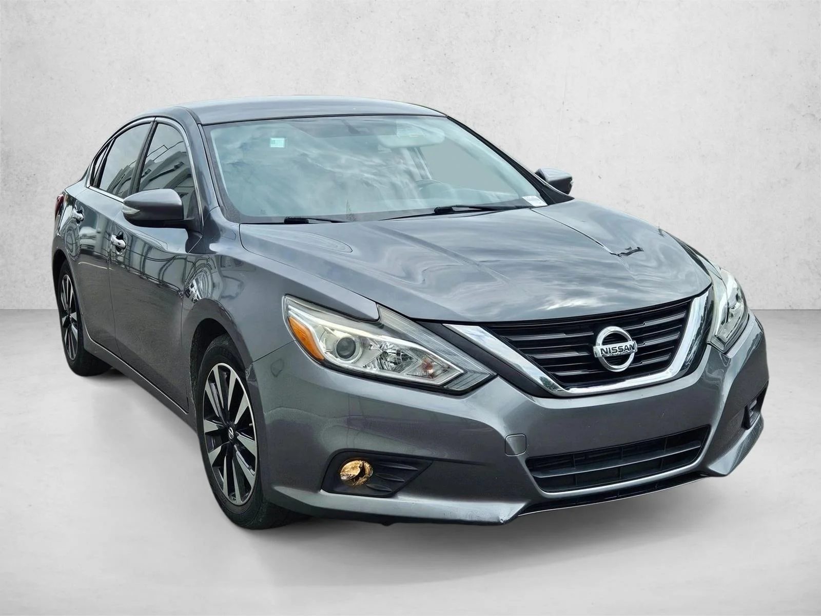 Used 2018 Gun Metallic Nissan 2.5 SL image 3