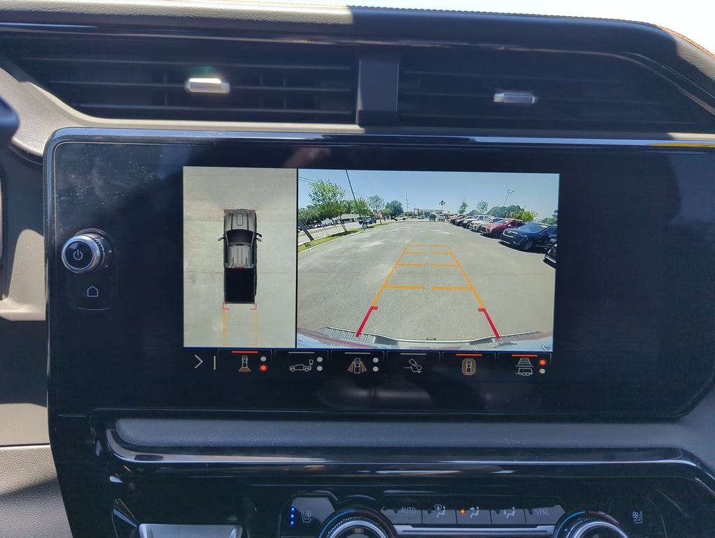 Used 2025 White GMC AT4 image 25