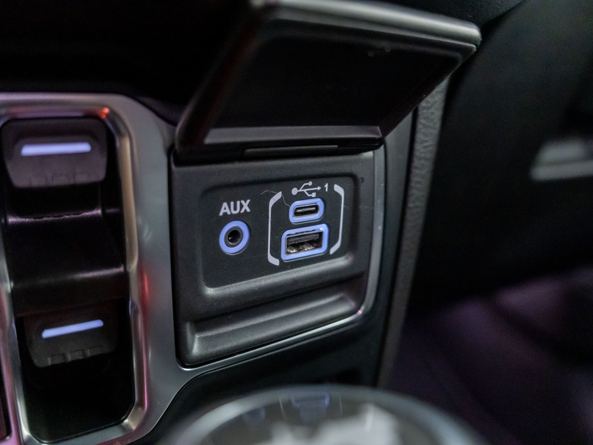 Used 2024 Black Jeep Sahara image 31