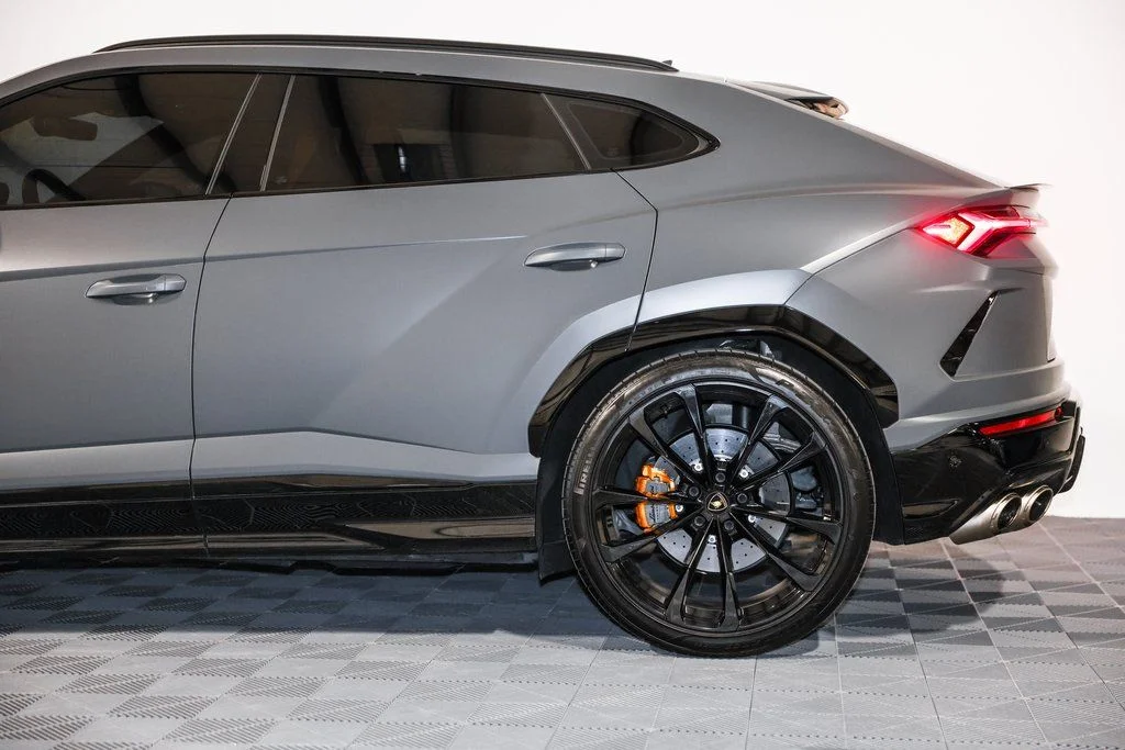 Used 2022  Lamborghini  image 13