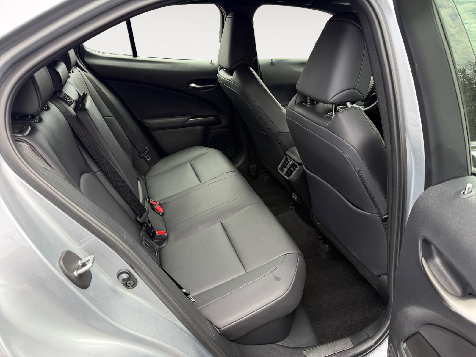 Used 2025 Iridium Lexus 300h image 18