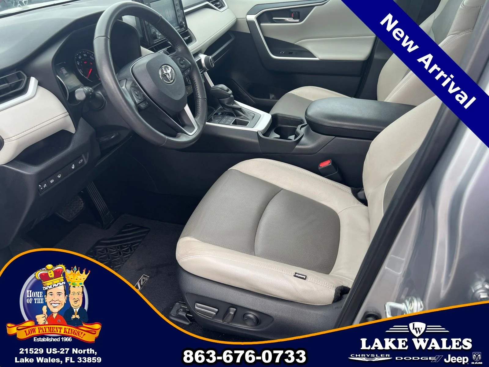 Used 2021 Silver Toyota XLE image 9