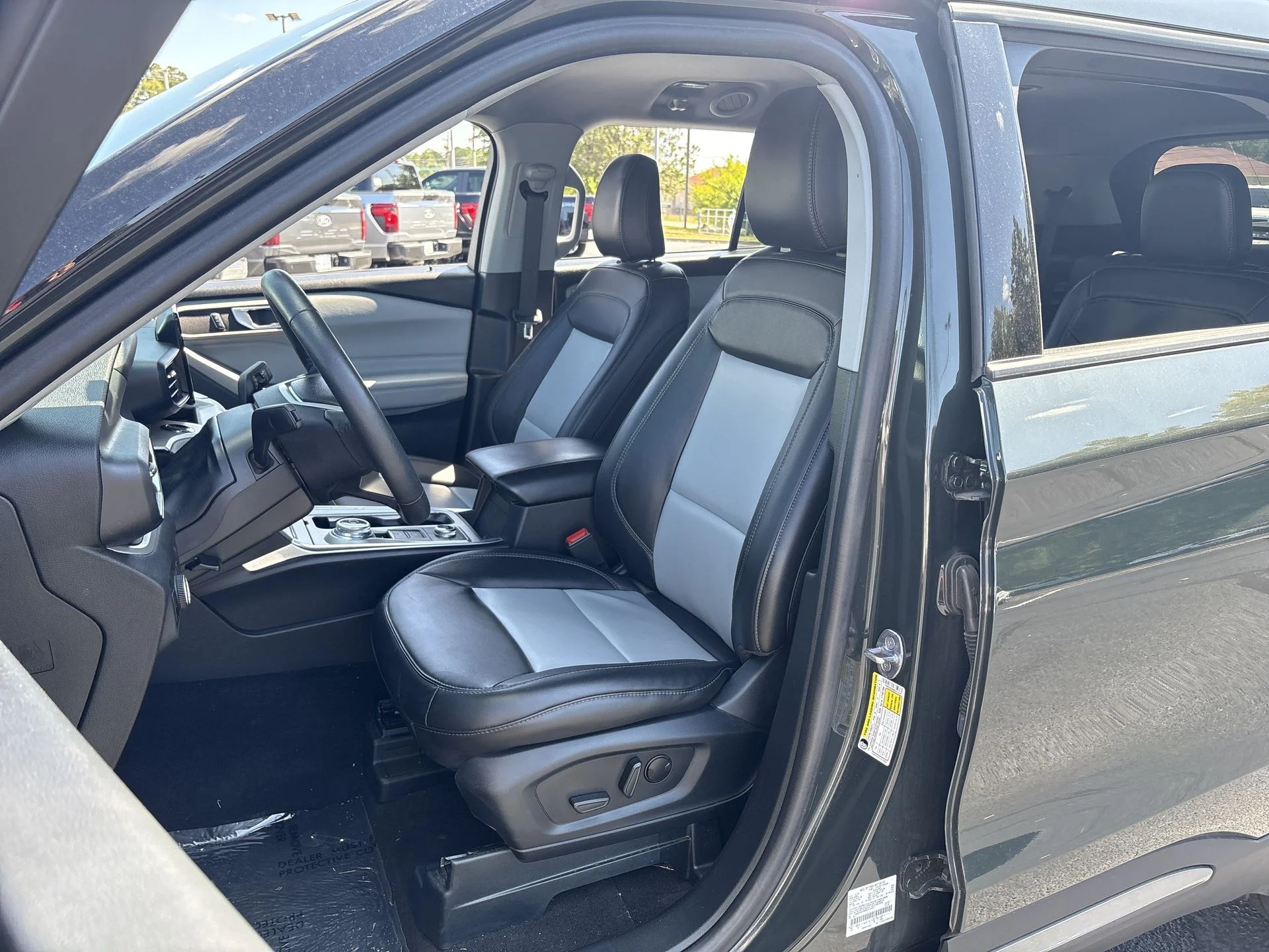 Certified Used 2024 Green Metallic Ford XLT image 17