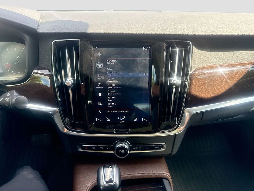 Used 2019  Volvo T5 Momentum image 16