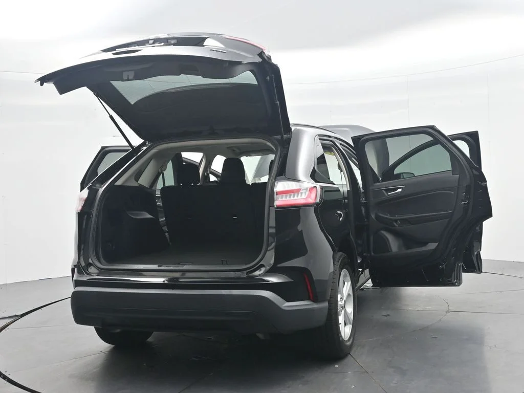 Used 2023 Black Metallic Ford SE image 50